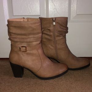 Tan Leather Booties w/ Heel!